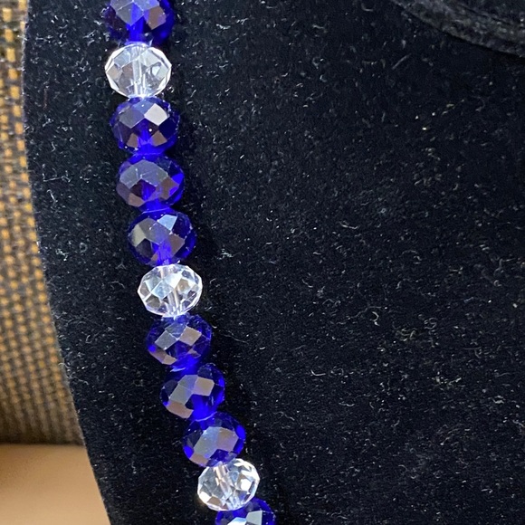 Blue and clear Maa Design crystal necklace - Picture 2 of 3